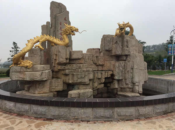 龙生墓园